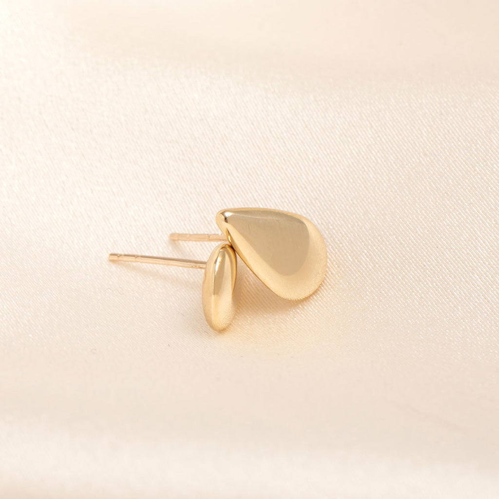 plain gold tear drop stud earrings