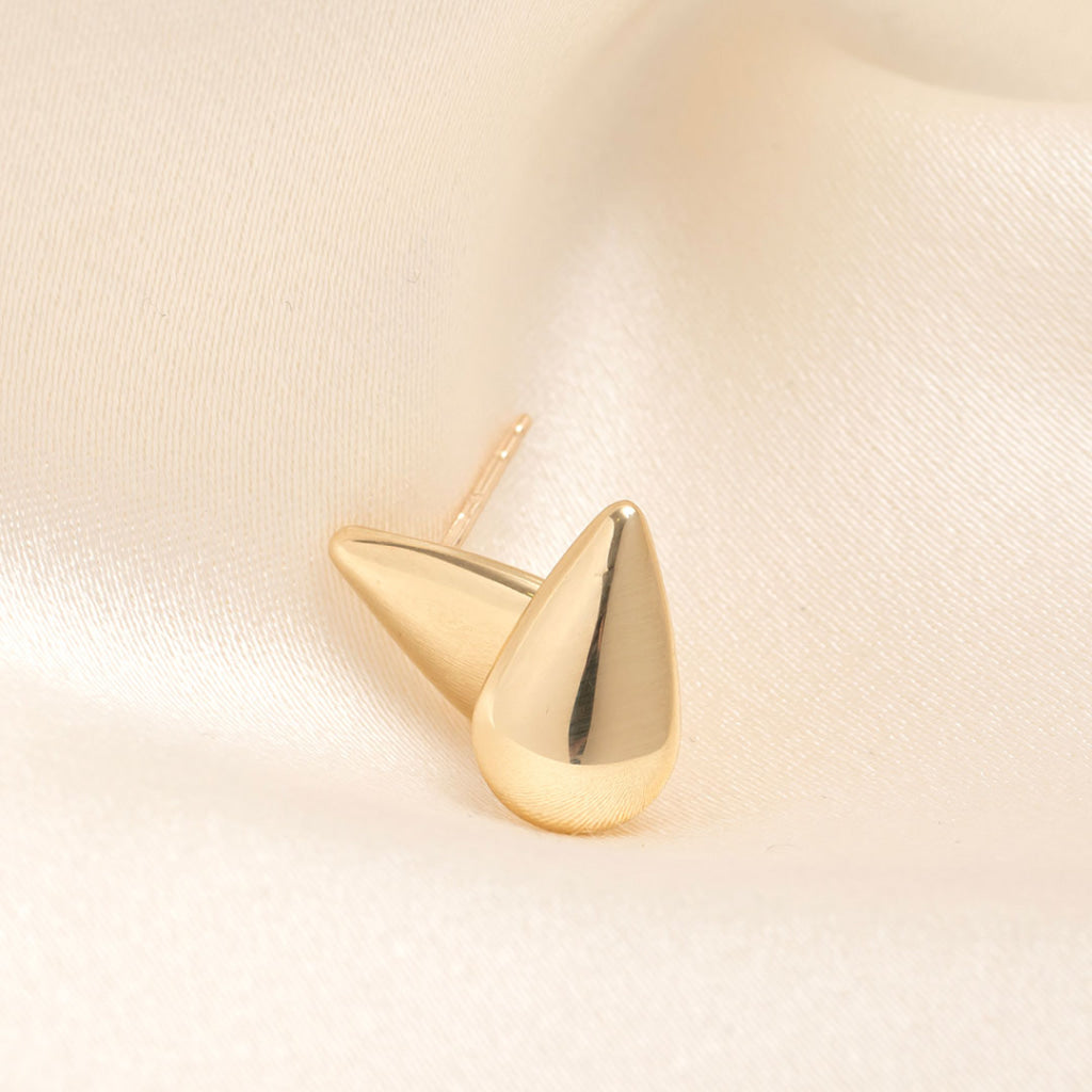 yellow gold teardrop plain earrings