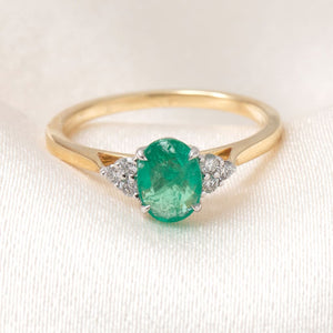 NANCY |  Emerald & Diamond Ring