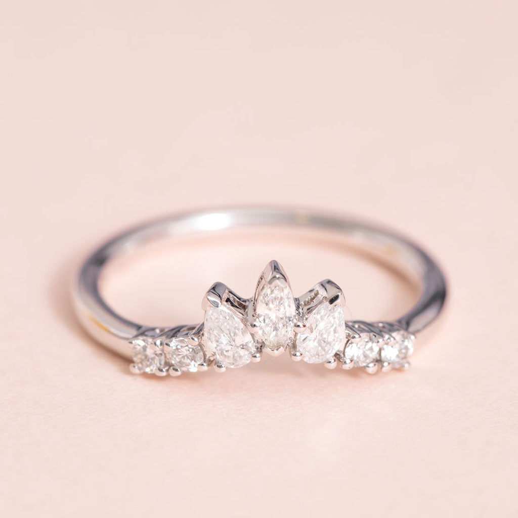 Noble platinum diamond wedding ring