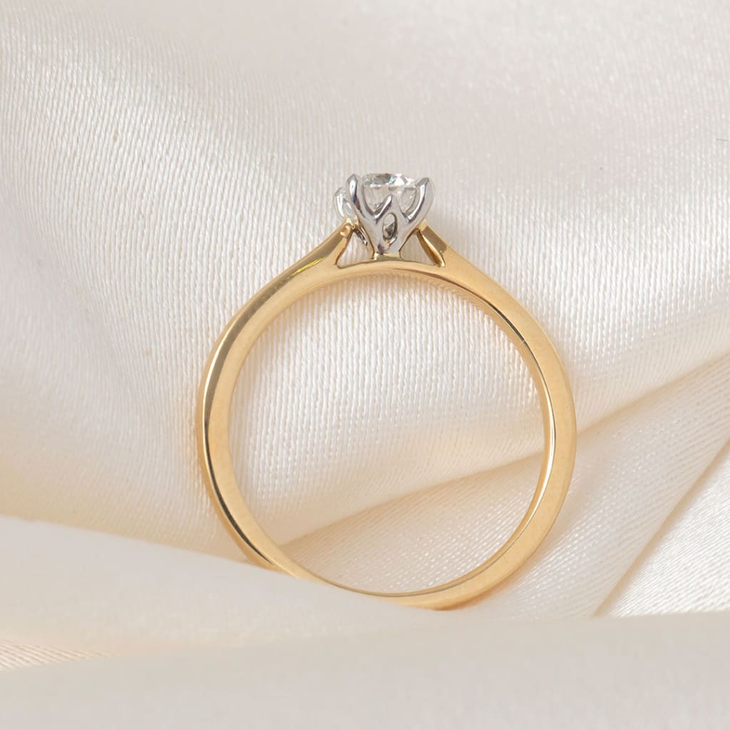 ORCHID 0.40ct | Round Solitaire Diamond Engagement Ring
