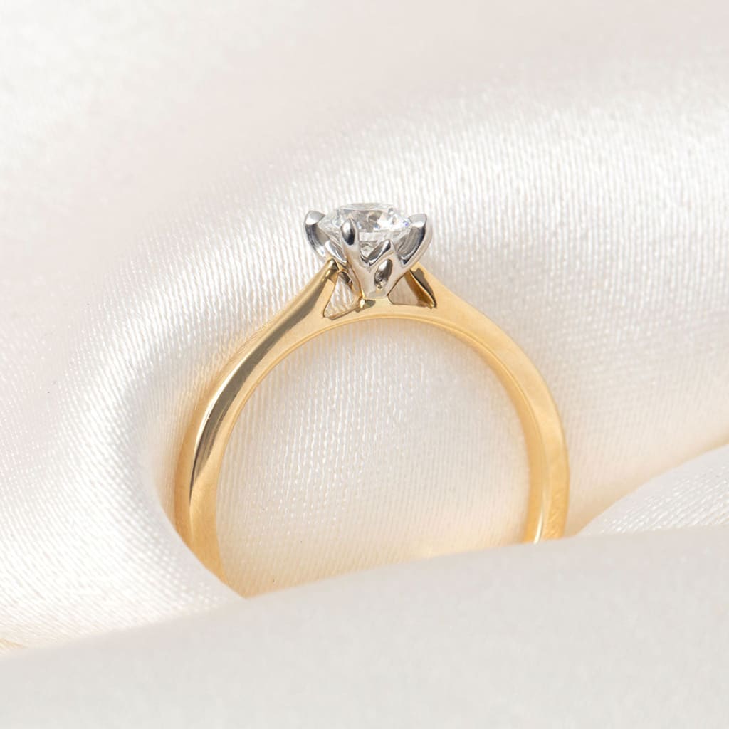 ORCHID 0.40ct | Round Solitaire Diamond Engagement Ring