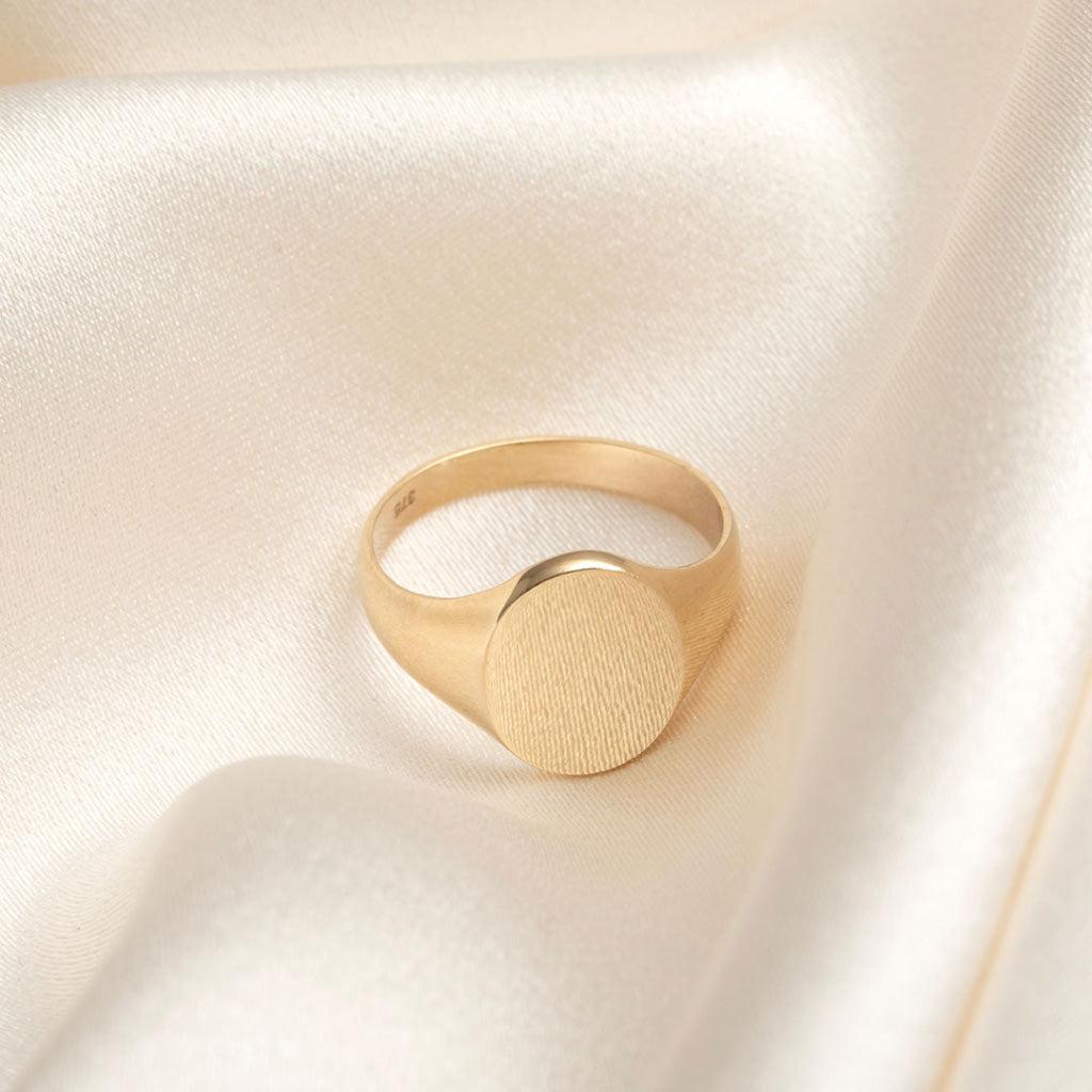 Oval Signet Ring | 9ct Gold