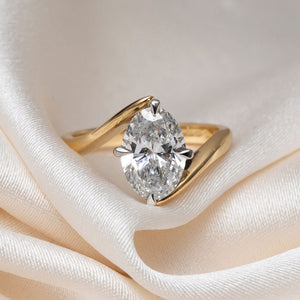 PAISLEY 2ct | Oval Solitaire Lab Grown Diamond Engagement Ring in 18ct Gold