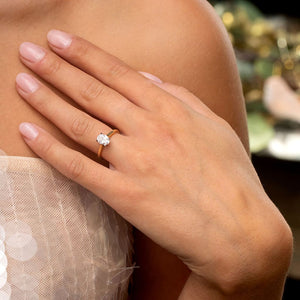 PARIS 1ct | Oval Solitaire Lab Grown Diamond Engagement Ring in 18ct Gold