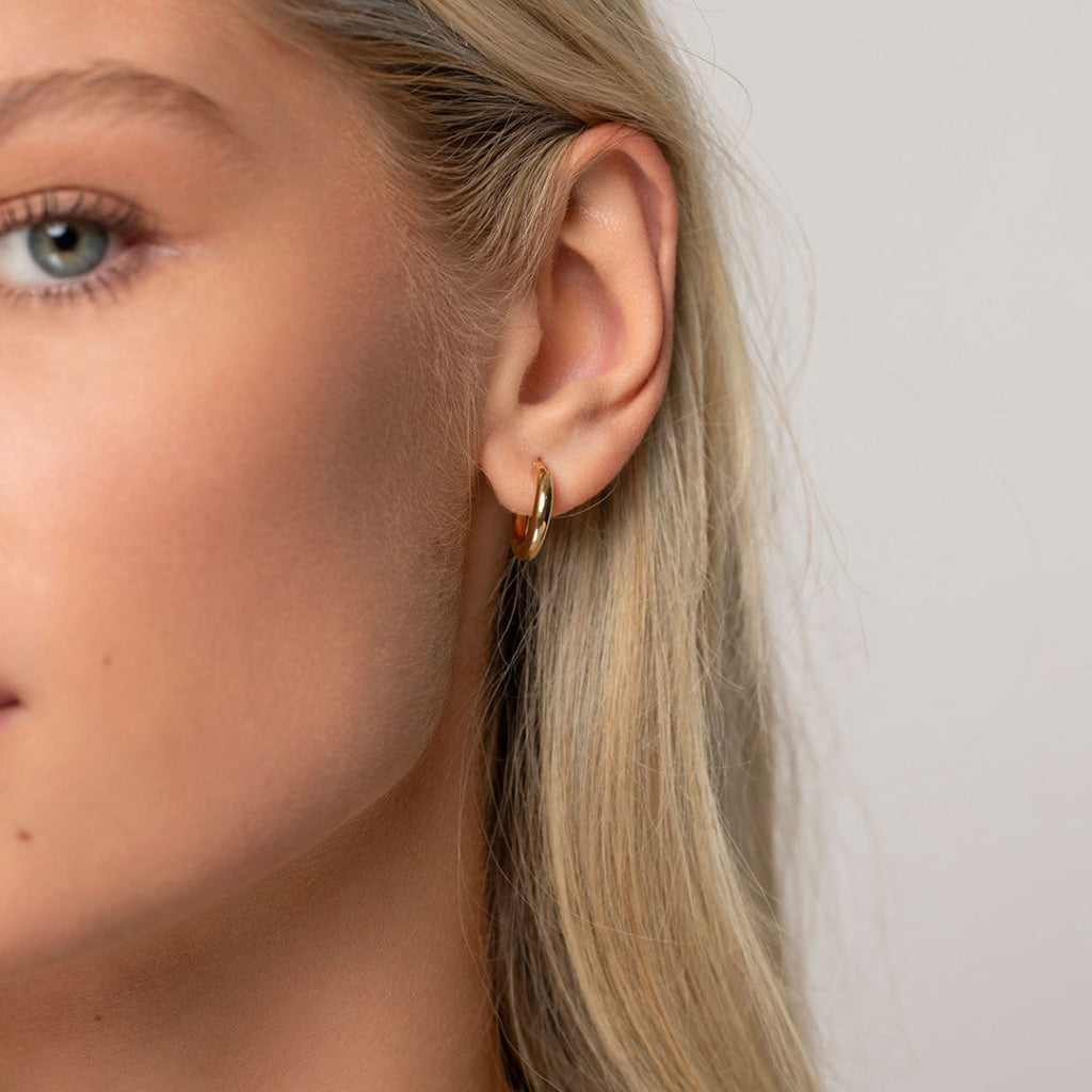 model wearing 15mm gold hoops