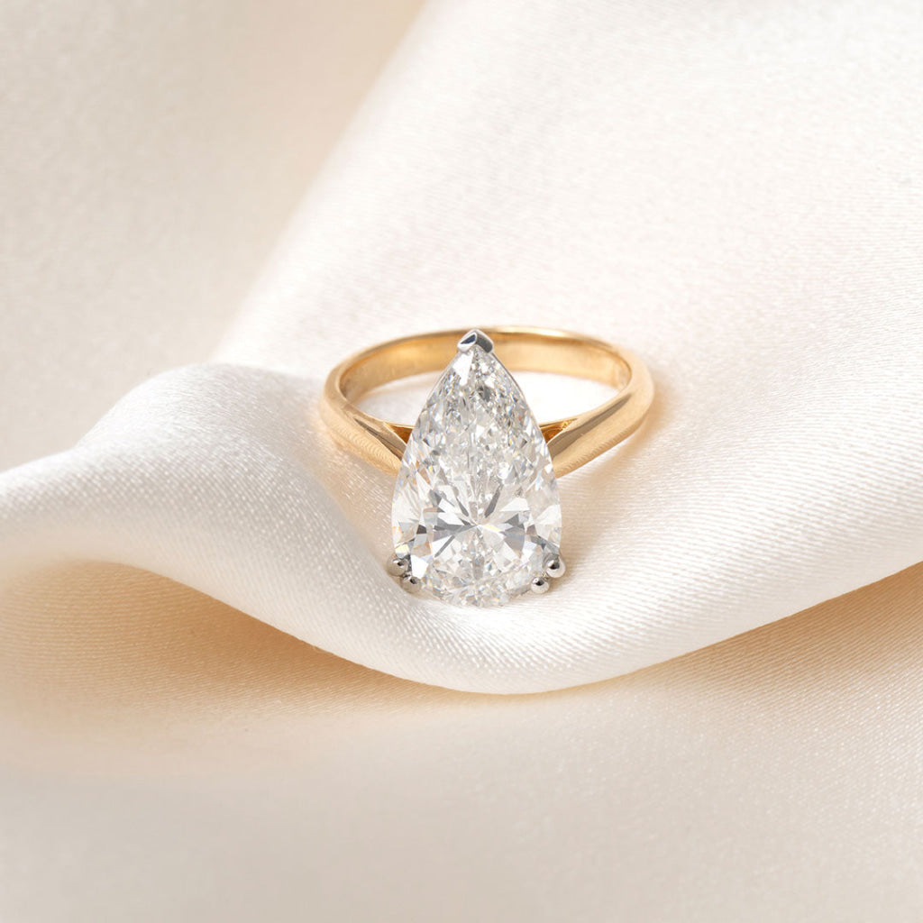 POSITANO | Pear Cut Solitaire Lab Diamond Set in 18ct Gold