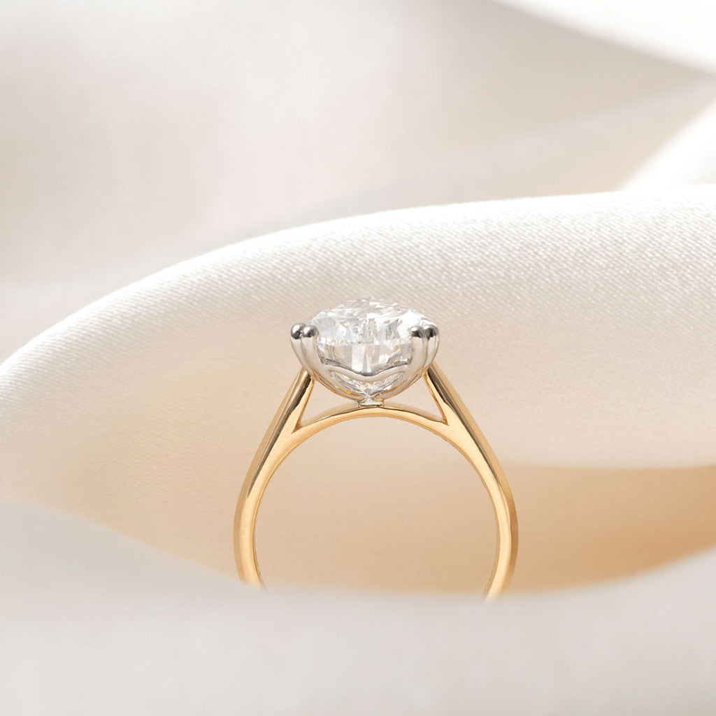 POSITANO | Pear Cut Solitaire Lab Diamond Set in 18ct Gold