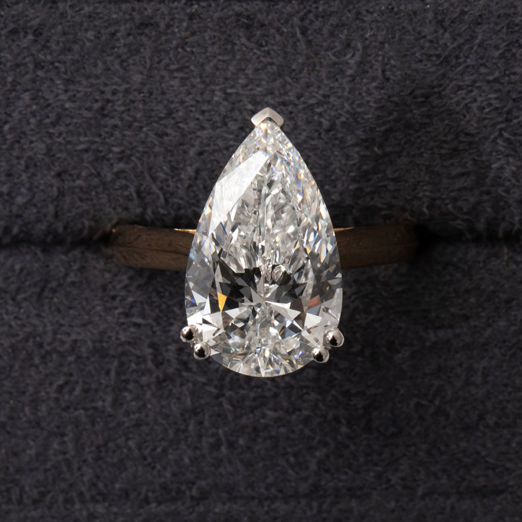 POSITANO | Pear Cut Solitaire Lab Diamond Set in 18ct Gold