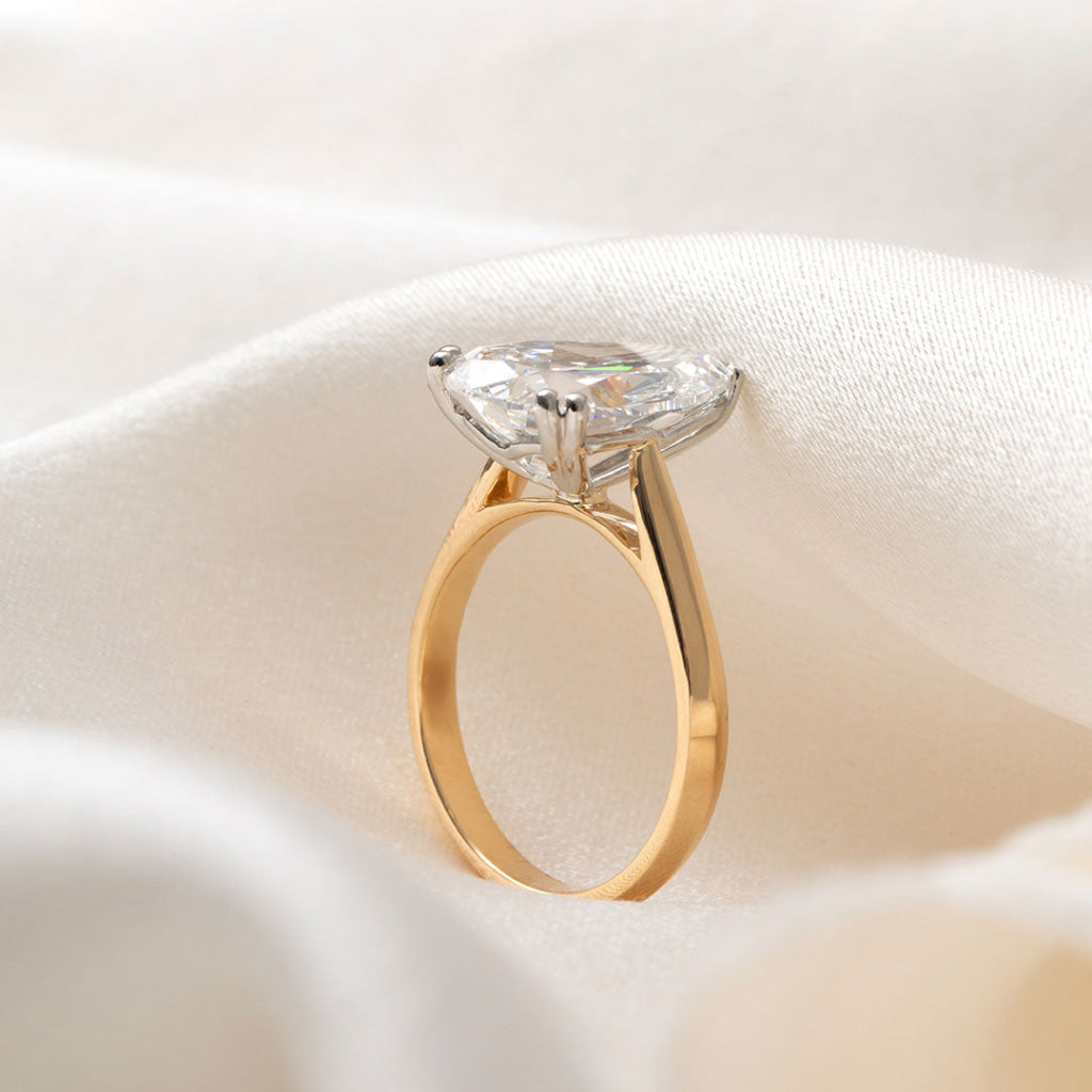 POSITANO | Pear Cut Solitaire Lab Diamond Set in 18ct Gold