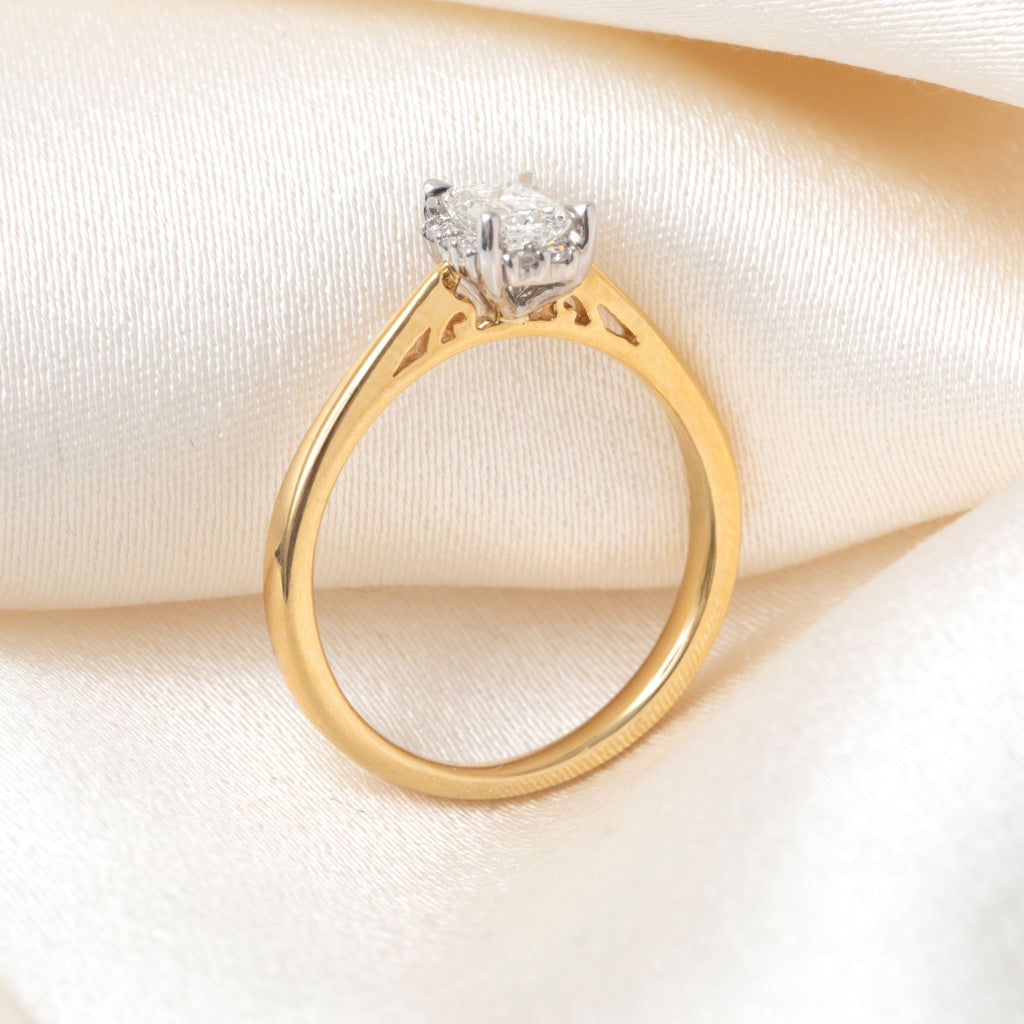 QUINCY 0.58ct | Emerald Cut Halo Diamond Engagement Ring
