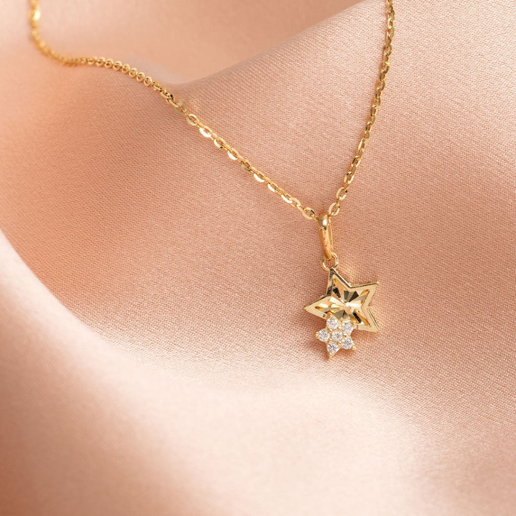 Gold star sale pendant