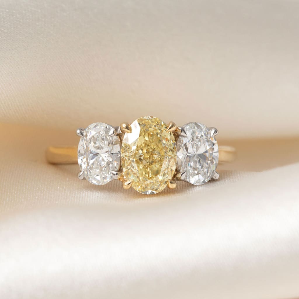 REYNA | Three Stone Yellow Lab Diamond Ring Set in 18ct