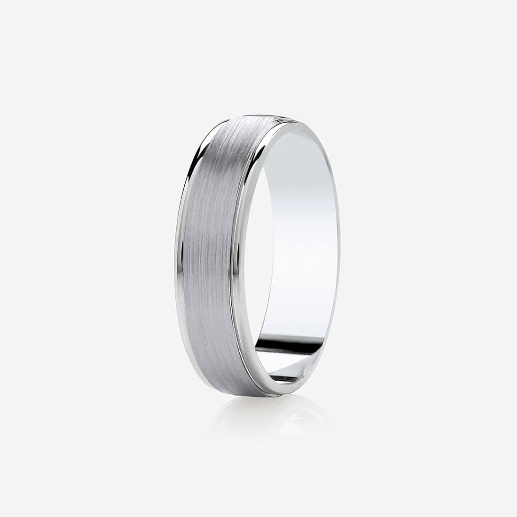 mans wedding ring with comfort fitting