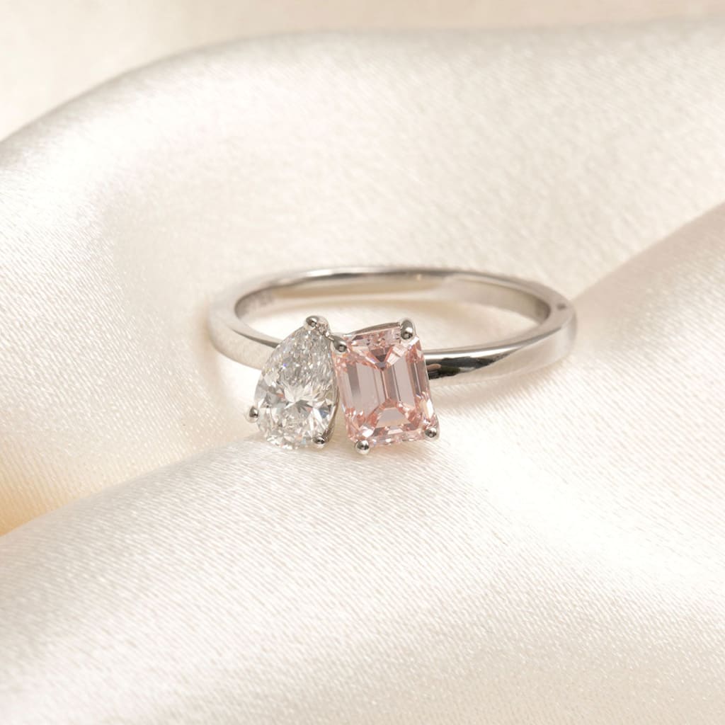 RIONA | Pear & Emerald Cut Toi Et Moi Lab Diamond