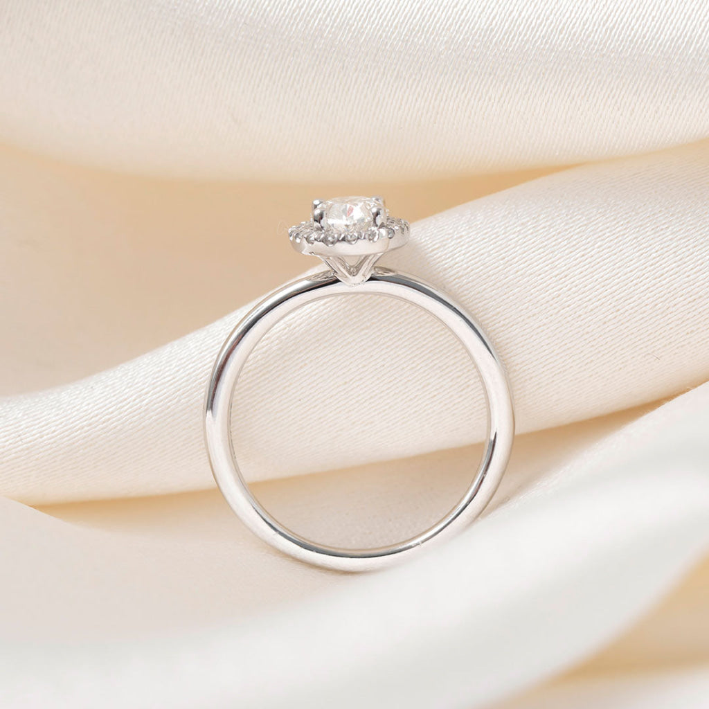 RIVA 0.90ct | Oval Halo Diamond Engagement Ring in Platinum
