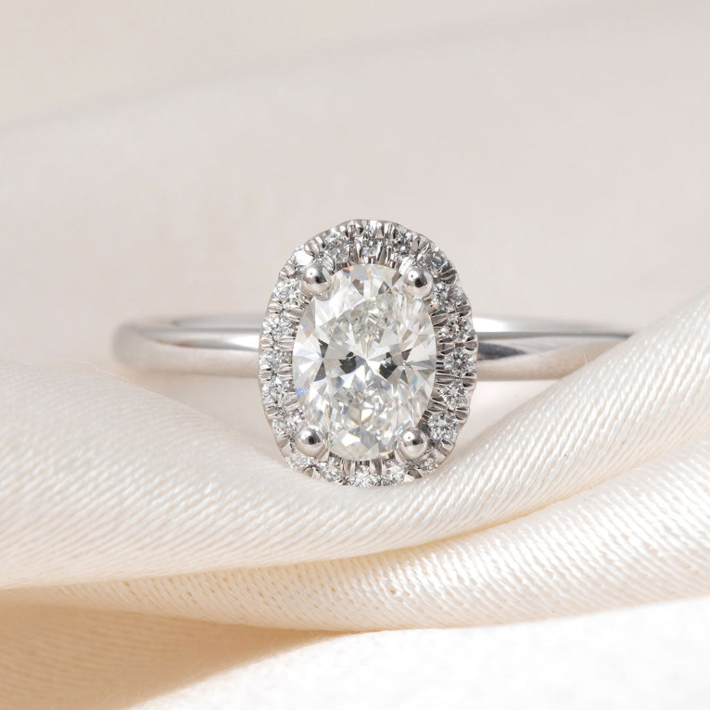 RIVA 0.90ct | Oval Halo Diamond Engagement Ring in Platinum