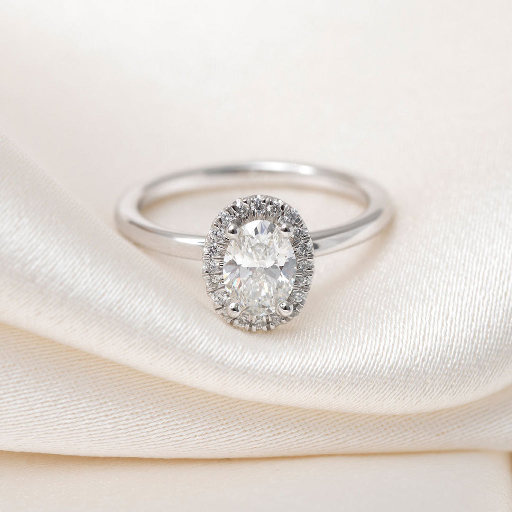 RIVA 0.90ct | Oval Halo Diamond Engagement Ring in Platinum