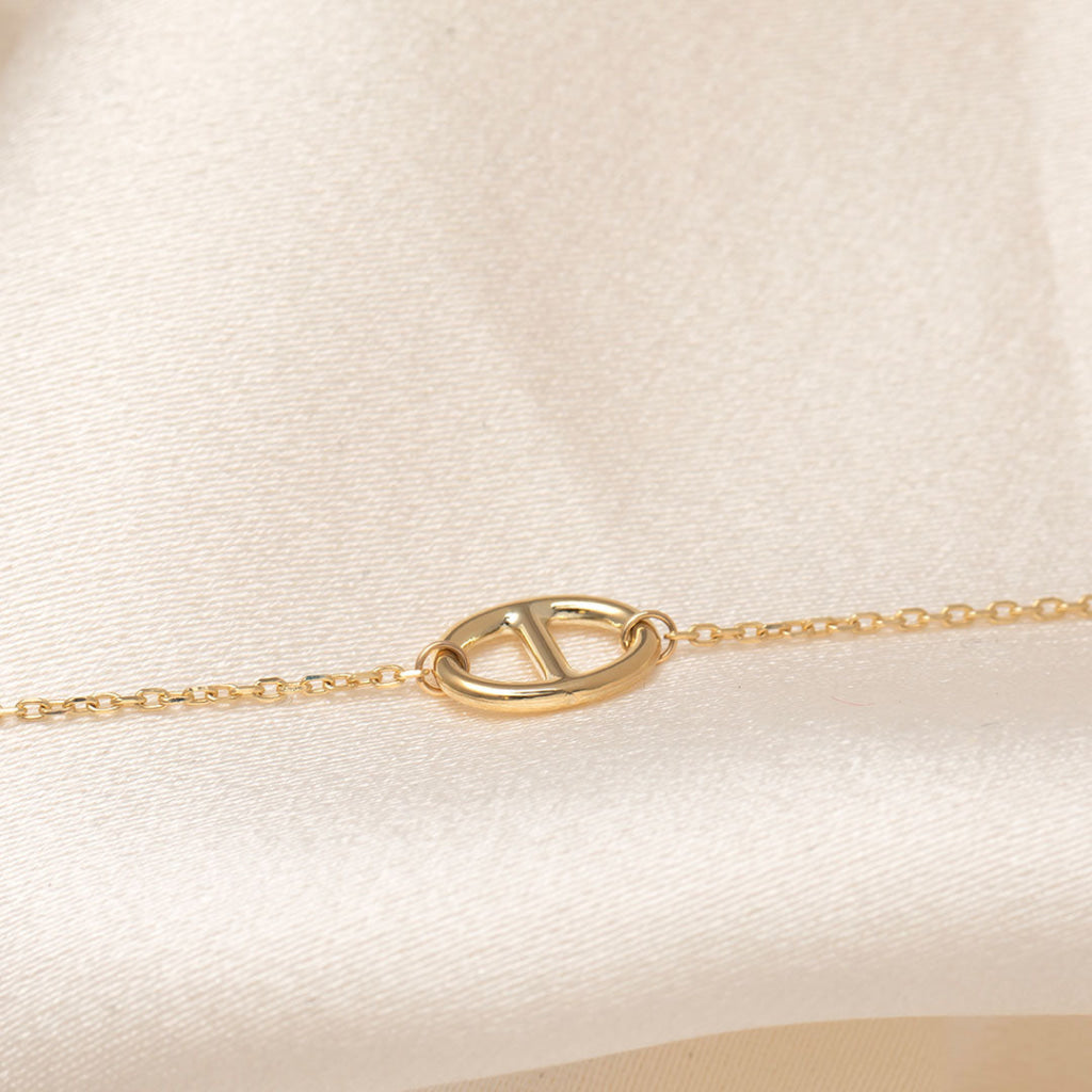 close up of oval link on fine gold necklace