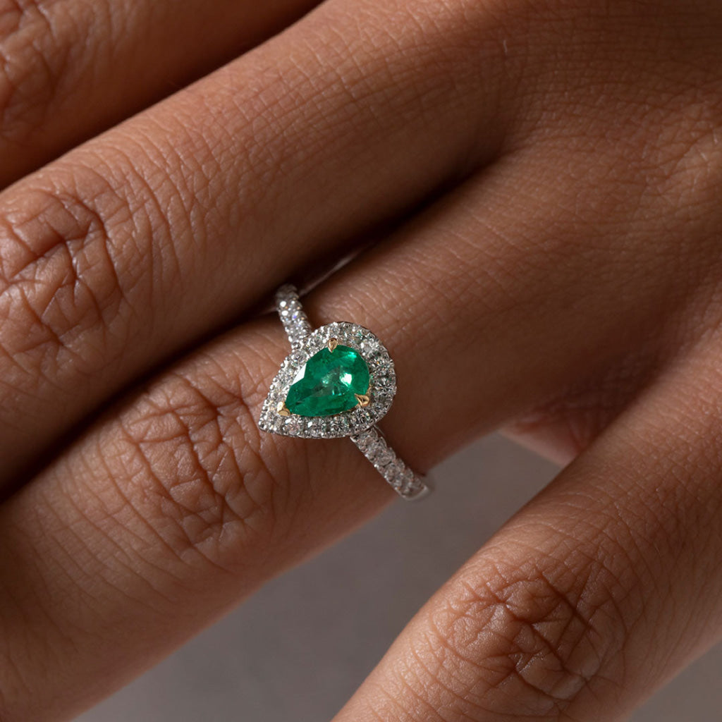 SASKIA | Emerald & Diamond Ring - Rings