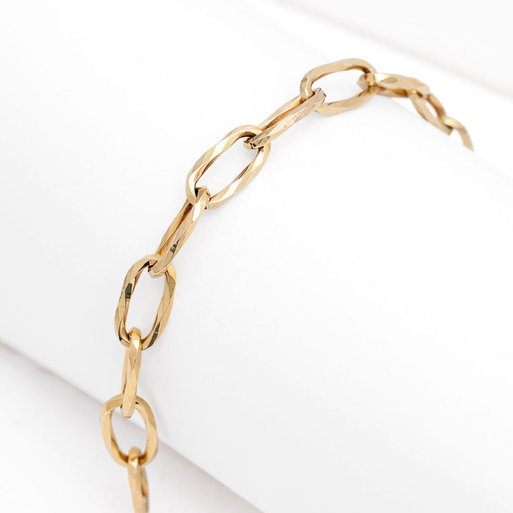 Seamless Chain Bracelet on white background