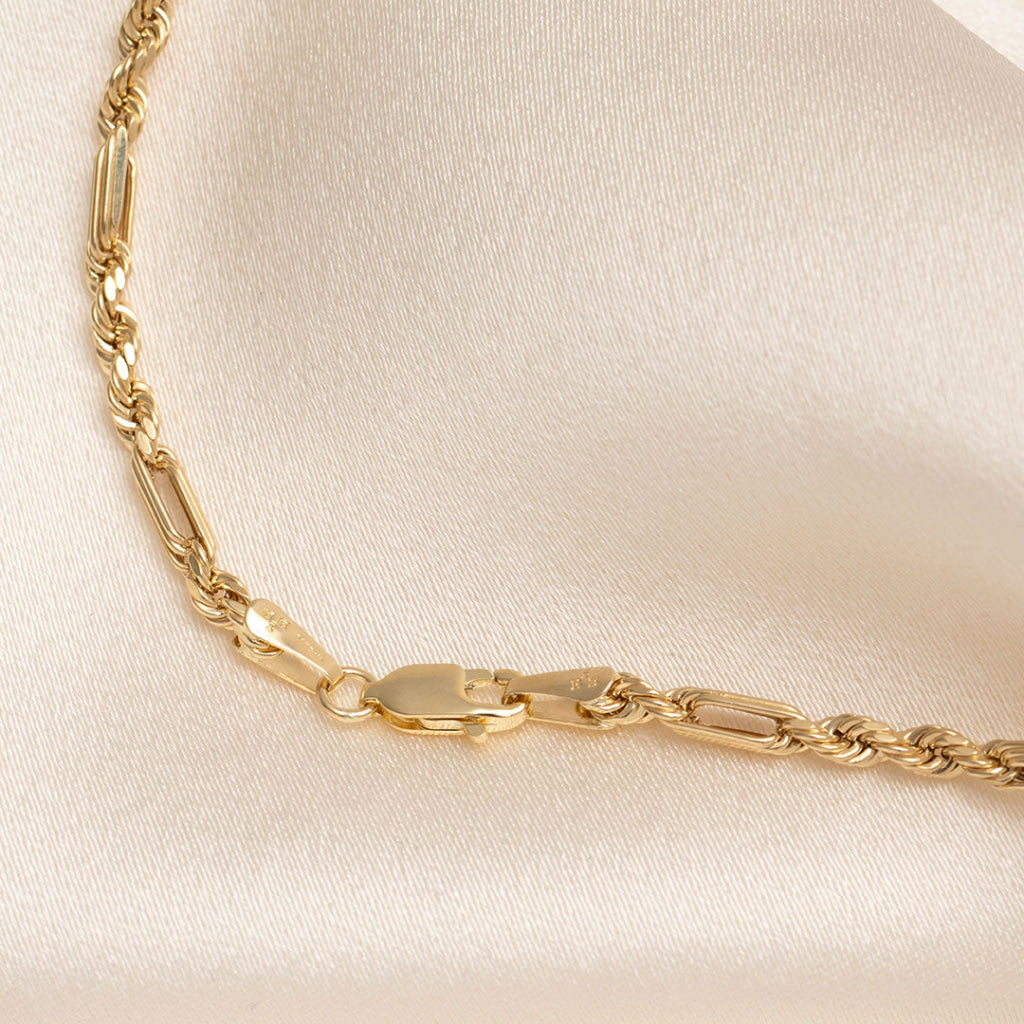 lobster clasp on yellow gold rope design chain