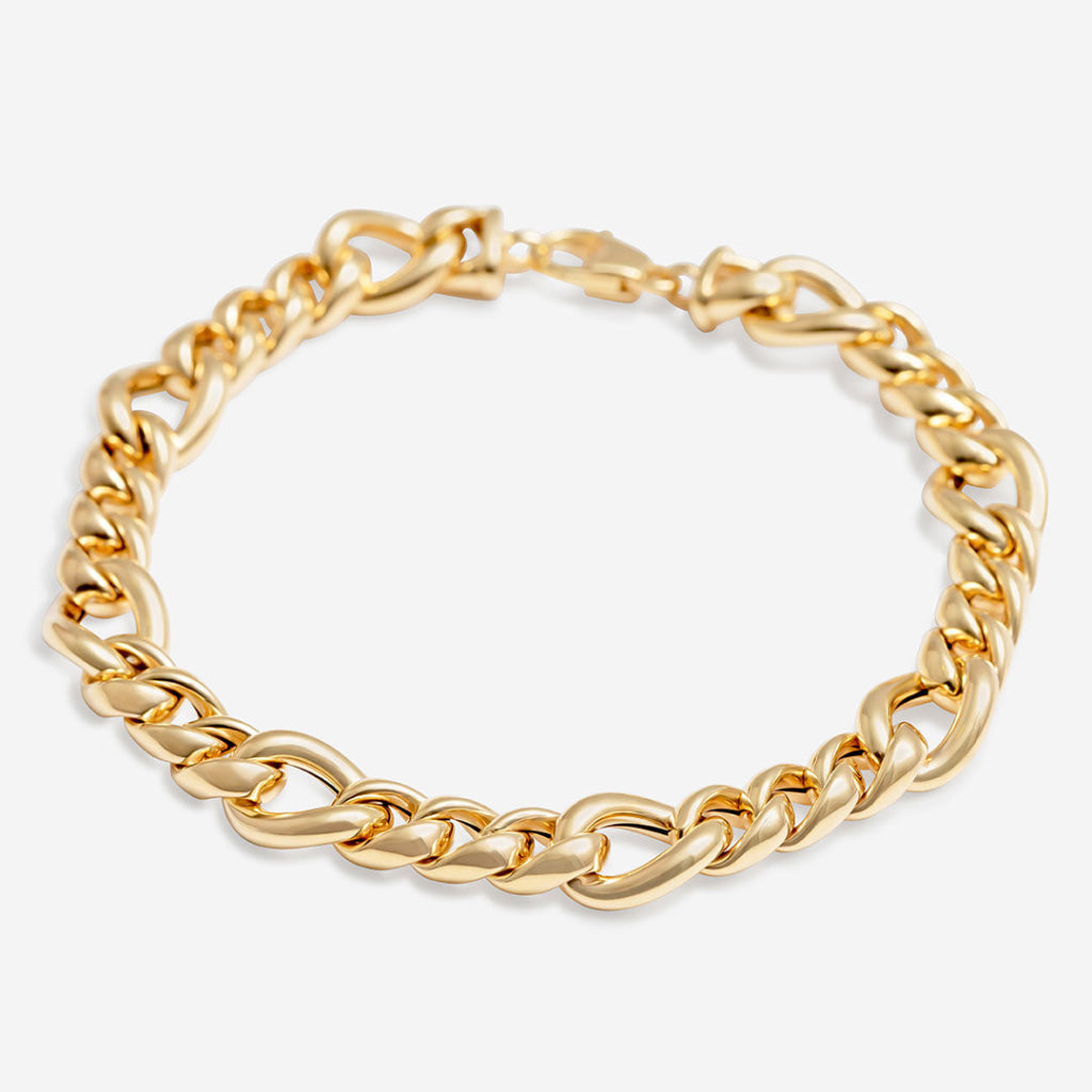 ladies curb chain bracelet close up