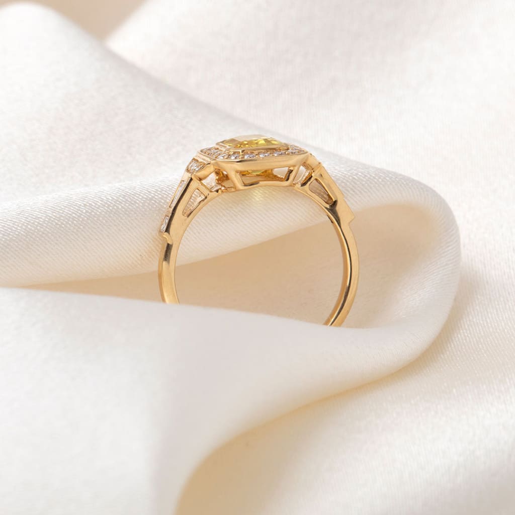 TEMPLE | Yellow Sapphire Diamond Ring Set in 18ct Gold