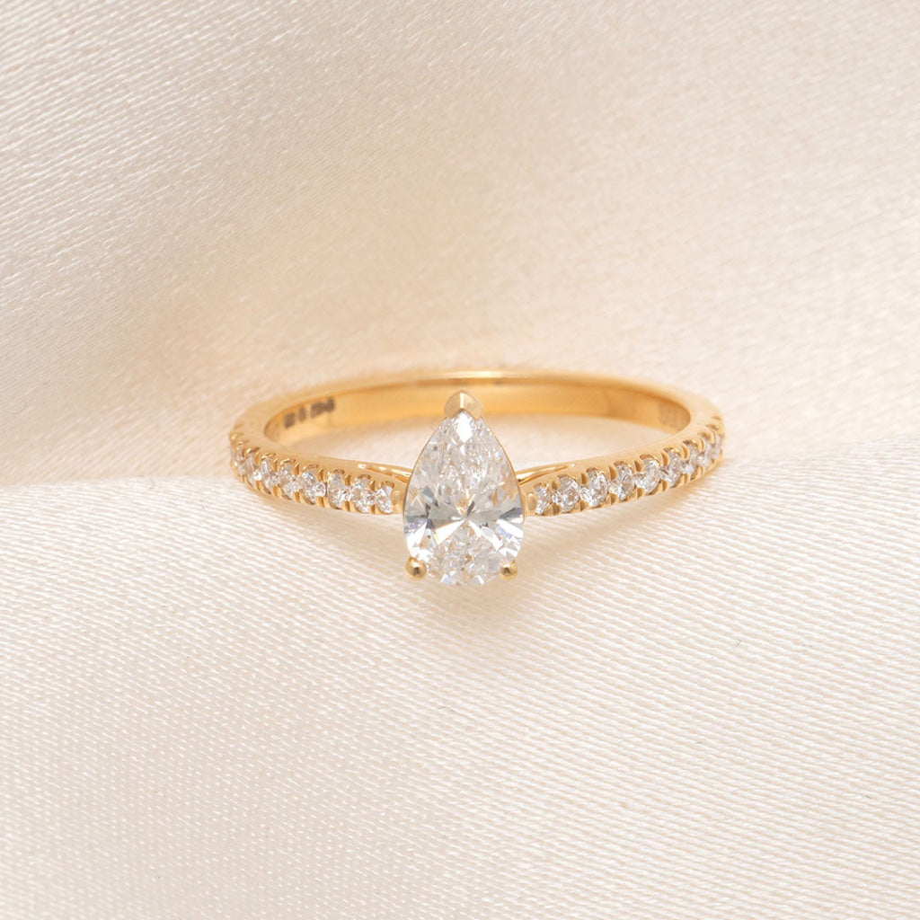 THALIA | Pear Cut Solitaire Lab Diamond Set in 18ct Gold