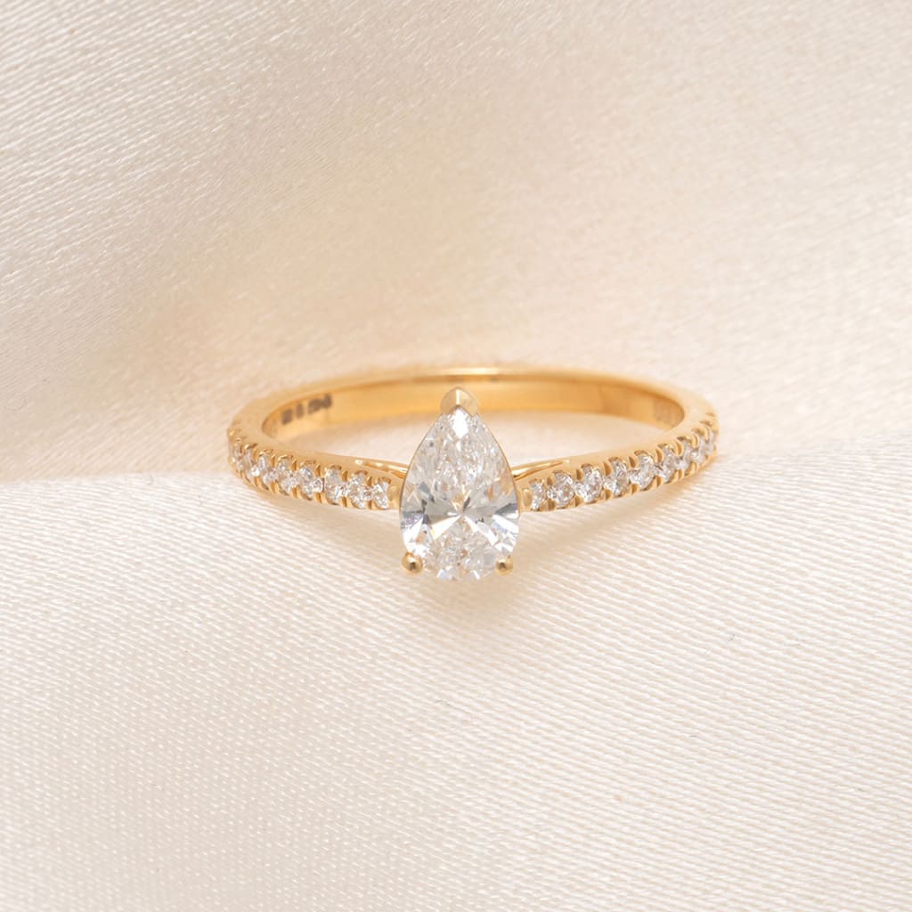 THALIA | Pear Cut Solitaire Lab Diamond Set in 18ct Gold