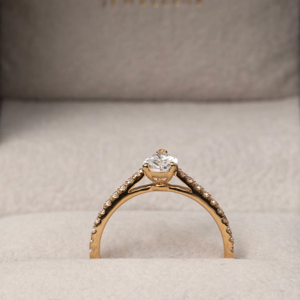 THALIA | Pear Cut Solitaire Lab Diamond Set in 18ct Gold
