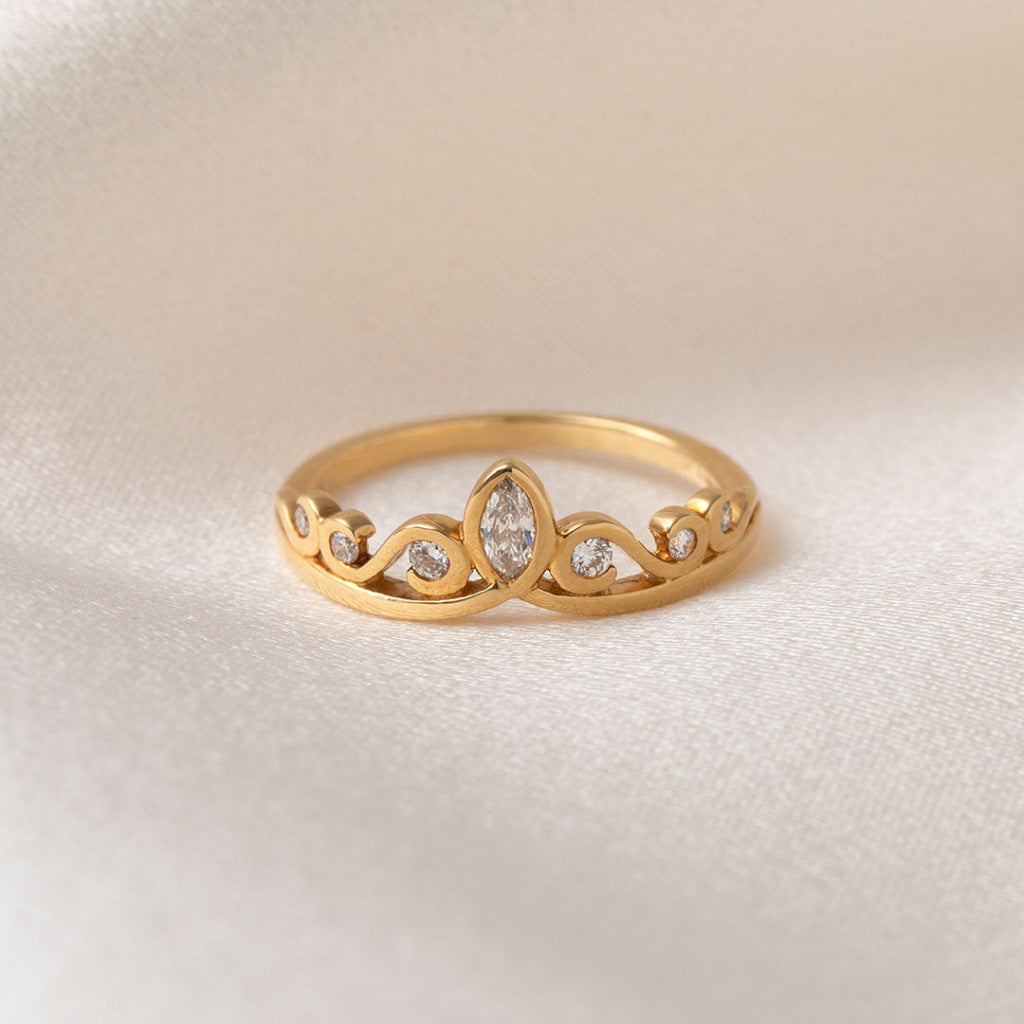 TIARA | Diamond Wedding Ring in 18ct Gold M Rings