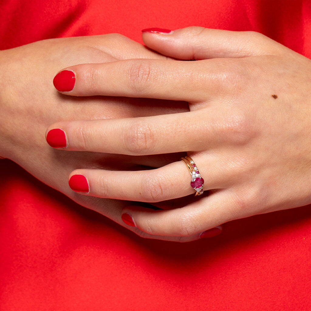 Model wearing 2 rings ruby and diamond side by side Photo 2