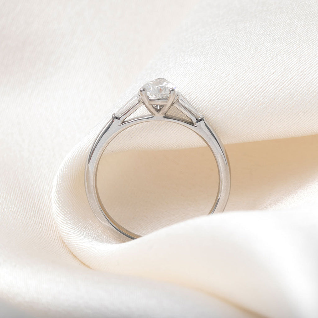 VEGA 0.89ct | Cushion Halo Diamond Engagement Ring in 18ct
