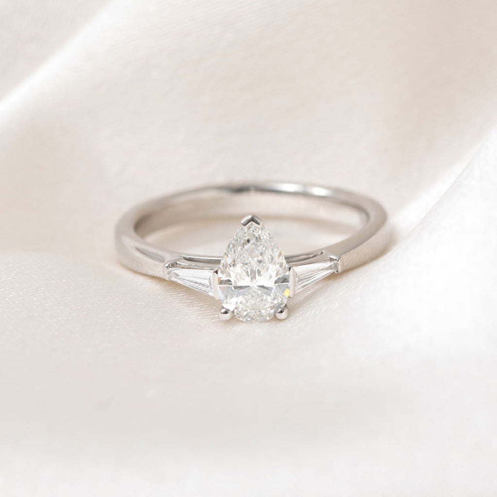 VEGA 0.89ct | Cushion Halo Diamond Engagement Ring in 18ct
