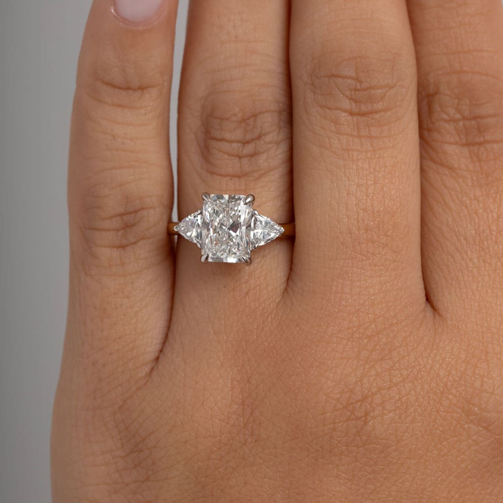 VENTURA | Radiant 3-Stone Lab Diamond Set in 18ct Gold