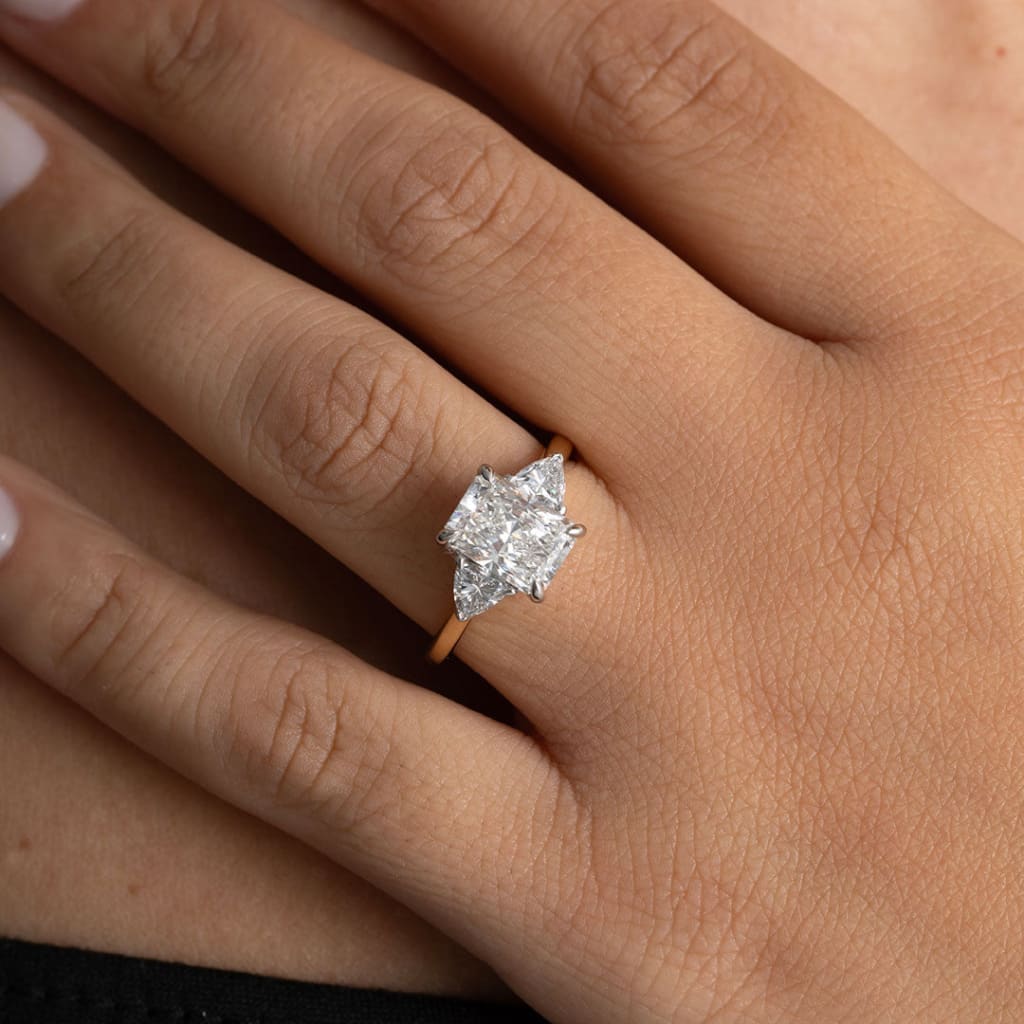 VENTURA | Radiant 3-Stone Lab Diamond Set in 18ct Gold