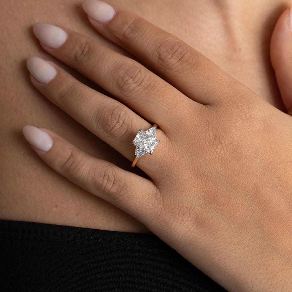 VENTURA | Radiant 3-Stone Lab Diamond Set in 18ct Gold 2.45ct