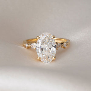 VENUS 3.19ct | Oval Solitaire Lab Grown Diamond Engagement Ring in 18ct Gold