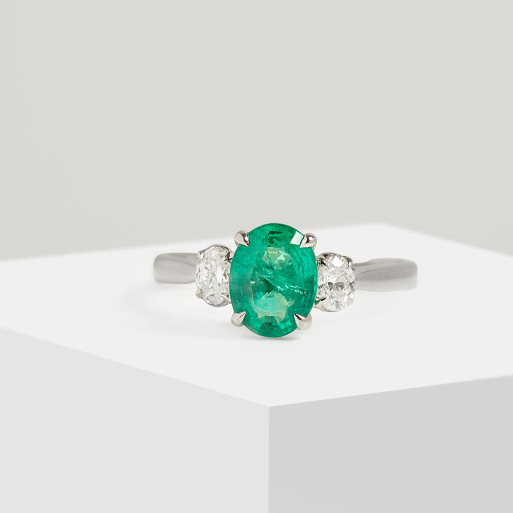 Verde | Emerald Diamond Ring Set in Platinum