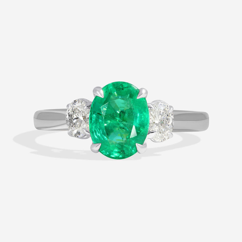 Verde | Emerald Diamond Ring Set in Platinum