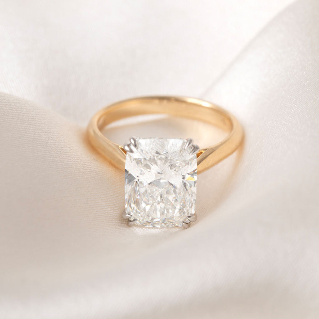 VICENZA 5ct | Elongated Cushion Solitaire Lab Grown Diamond Engagement Ring in 18ct Gold