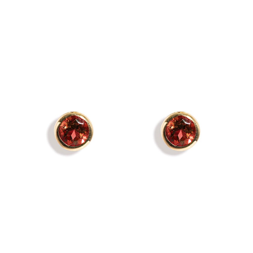 Wish Earrings Garnet gemstone, round shape in a gold bezel setting