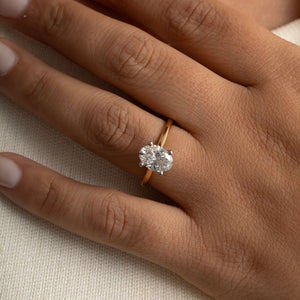 ZARIYAH 1.50ct | Oval Solitaire Lab Grown Diamond Engagement Ring in 18ct Gold