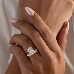 ZARIYAH 3ct | Oval Solitaire Lab Grown Diamond Engagement Ring in 18ct Gold