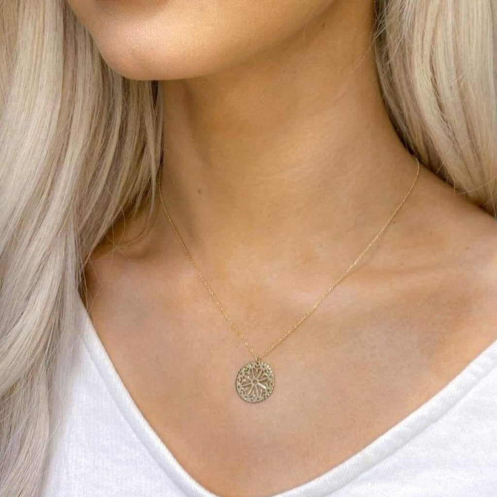 Woman wearing 9ct Gold Lace Necklace